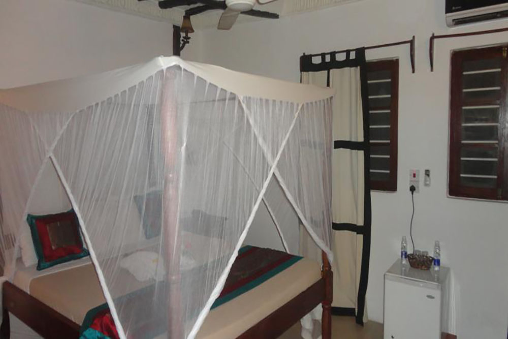 LANGI LANGI BEACH BUNGALOWS
